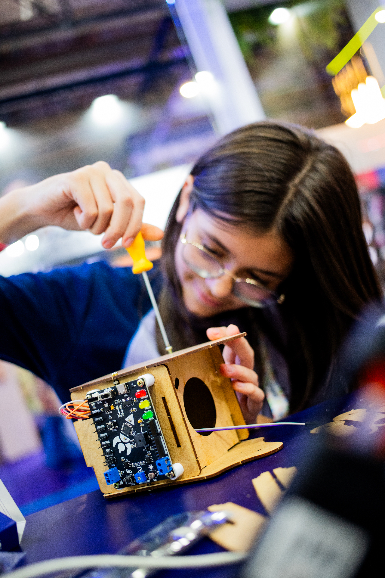 Estudantes em projeto de robótica